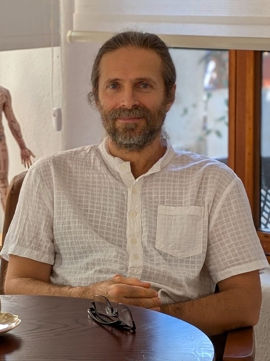 Eli Alsafteno, somatic therapist, in his practice in Playa del Carmen